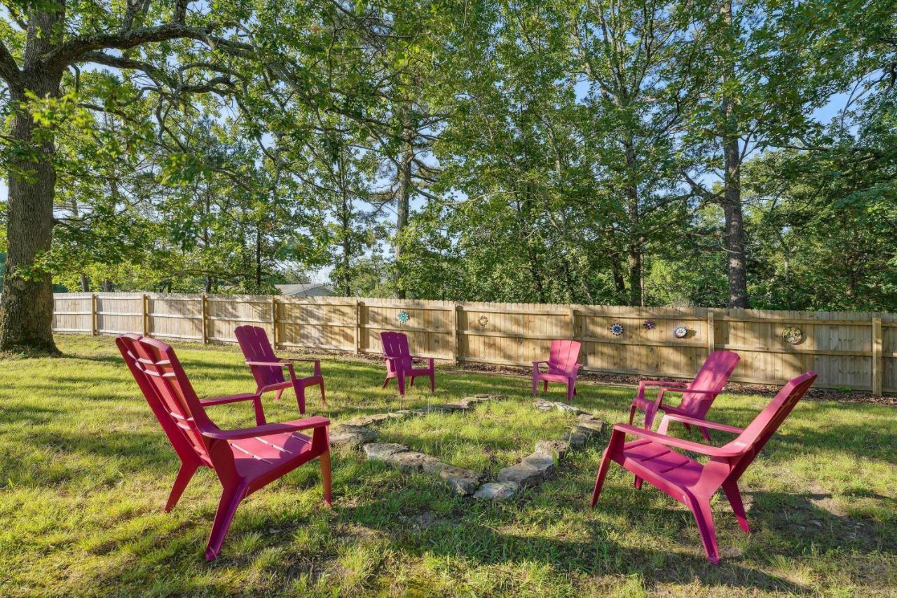 Old Church Retreat With Fire Pit And Air Hockey! Omaha エクステリア 写真